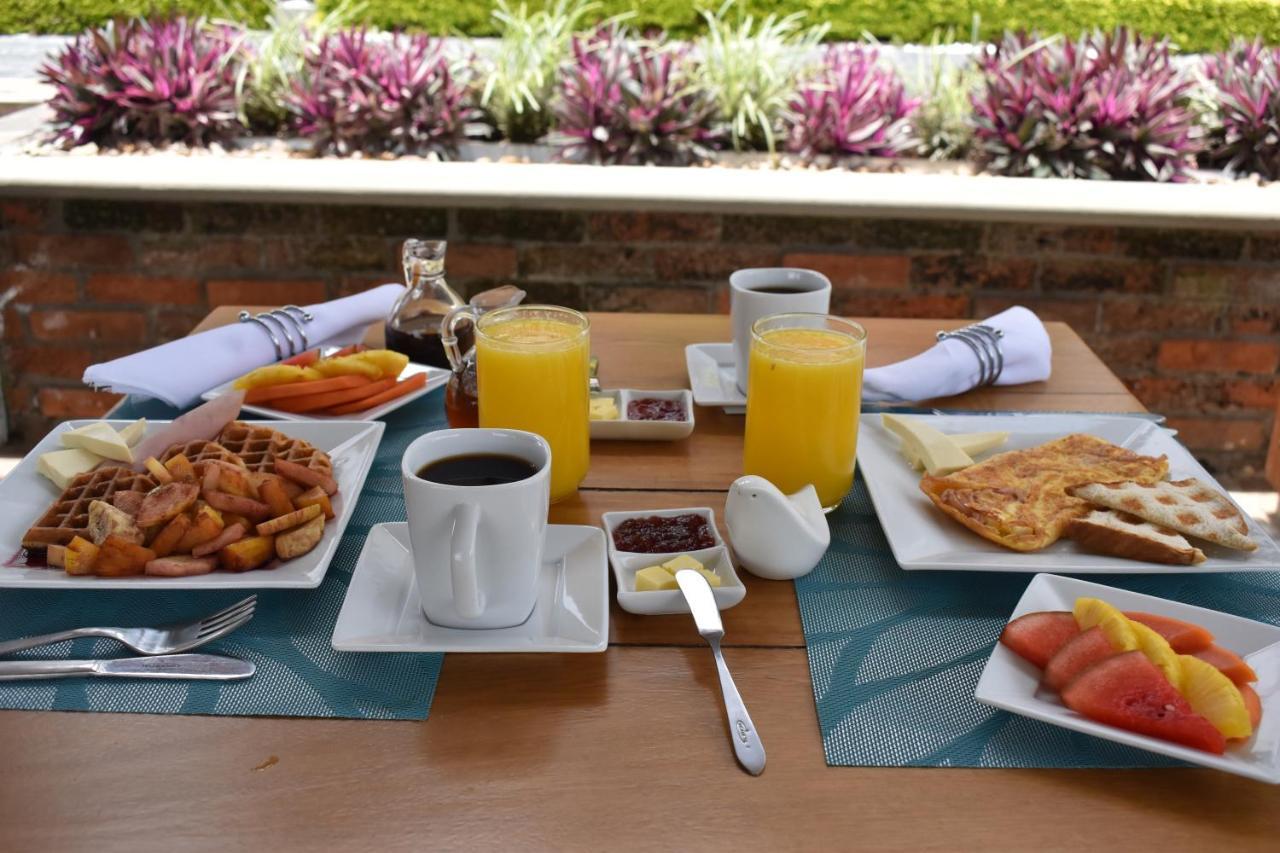 Hotel Syvanna Wellness And Spa Cerritos Ngoại thất bức ảnh